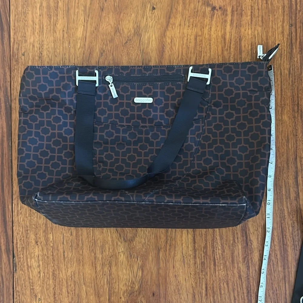 Baggallini large travel tote